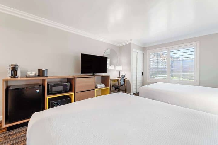 Room 53 of 112