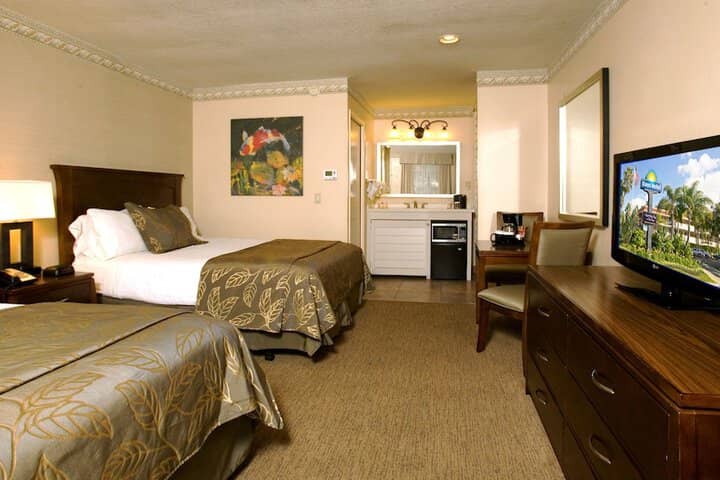 Room 6 of 112