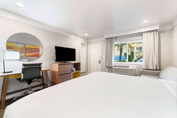 Room 26 of 112